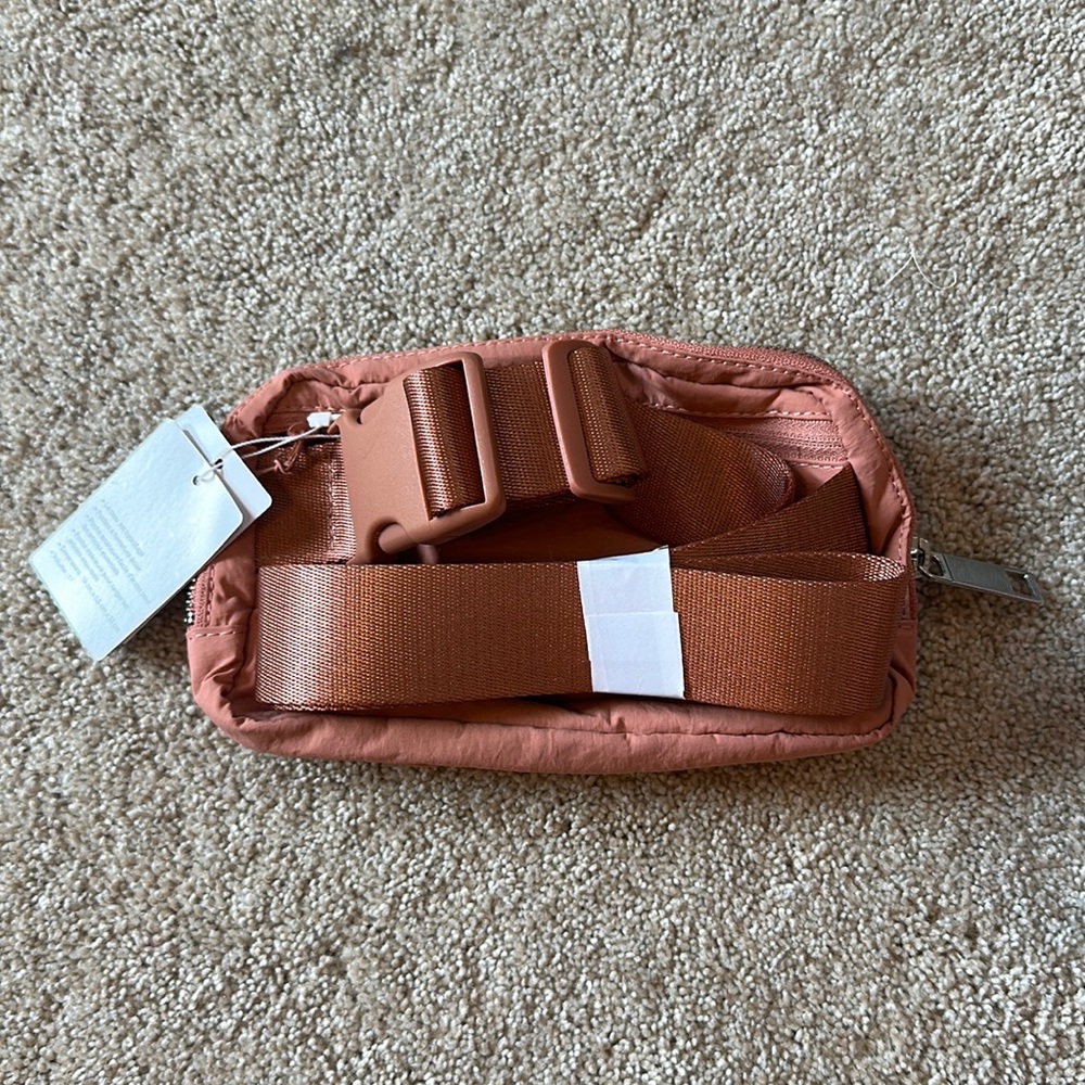 *SOLD*Lululemon Everywhere Belt bag